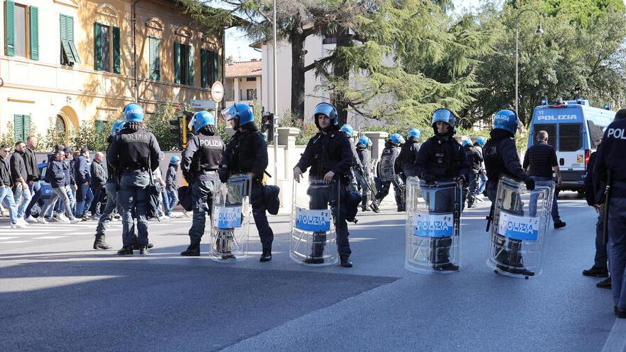 La polizia prima della gara col Verona