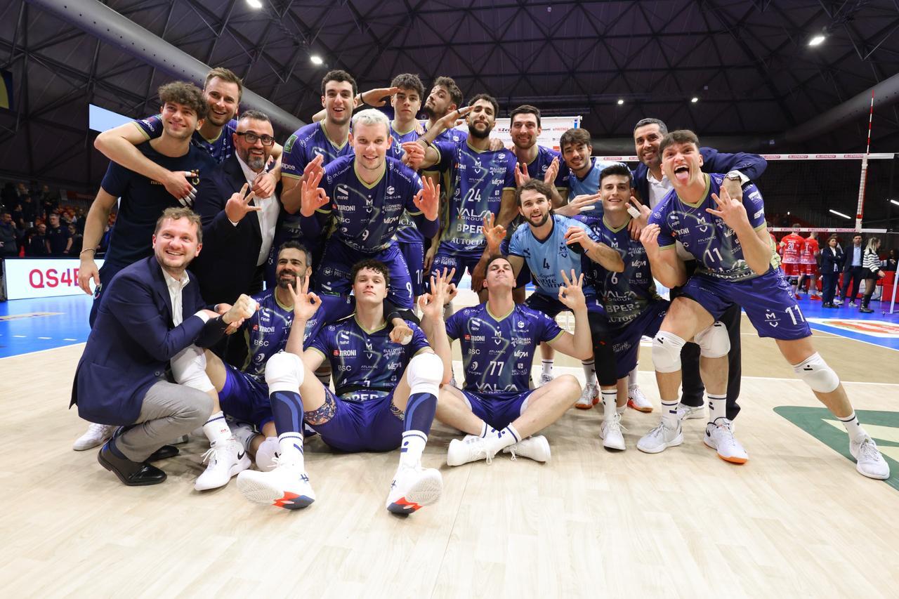 
	Modena Volley esulta dopo la vittoria a Piacenza

