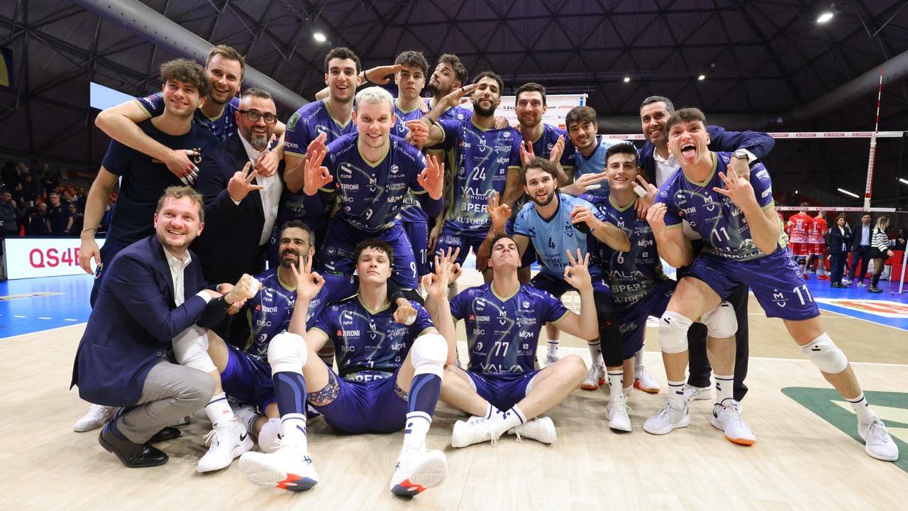 Modena Volley esulta dopo la vittoria a Piacenza