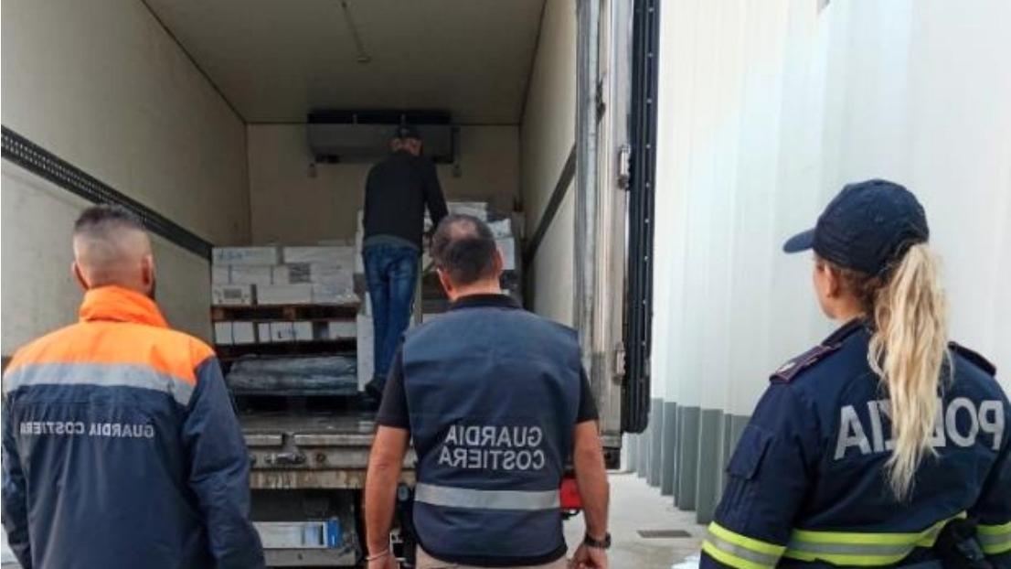 Olbia, 400kg di pesce non tracciato: scatta il sequestro