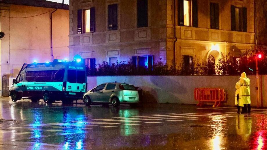 La polizia vicino allo stadio
