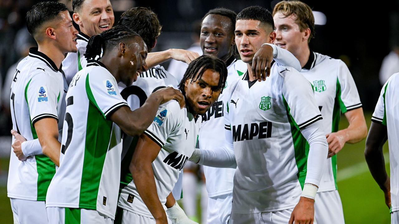 Il Sassuolo supera il Cagliari sotto al diluvio: finisce 1-2 alla Domus Arena