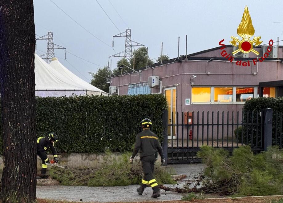 Maltempo in Maremma, segnalati danni e disagi. Allagamenti ad Albinia