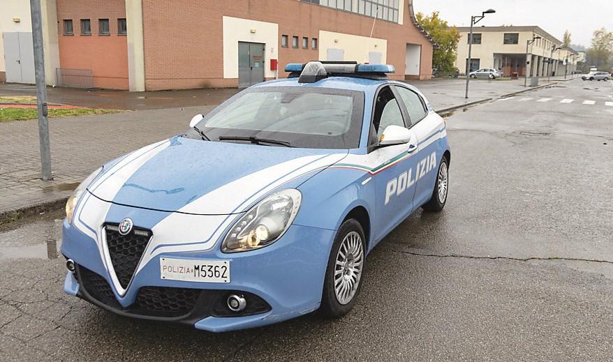 La lite tra i corridoi della scuola degenera: studente sferra un pugno al compagno