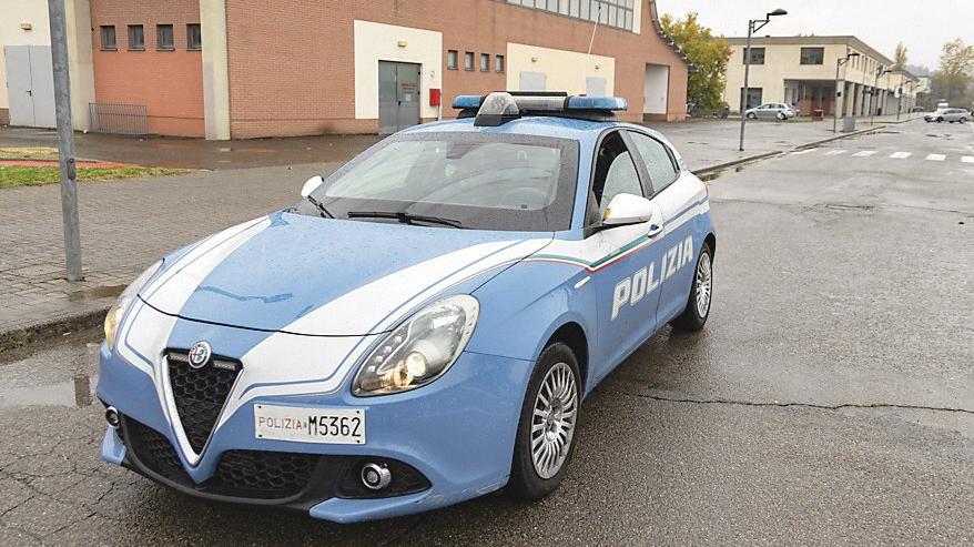 La lite tra i corridoi della scuola degenera: studente sferra un pugno al compagno