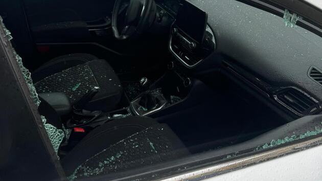 Una delle auto colpite