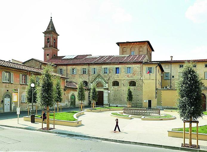 
	Piazza San Niccol&ograve;, davanti al Conservatorio

