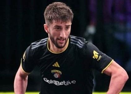 Prof, capitano a futsal e attaccante nella squadra di Fedez. Chi è il ferrarese Nicolas Kalaja