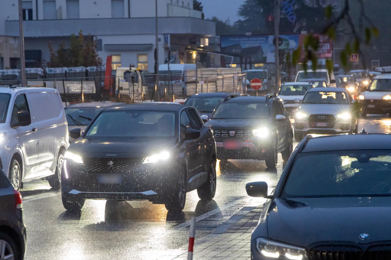 Accesso a Ferrara da via Modena. Gincana tra i cantieri: «Il traffico è peggiorato»