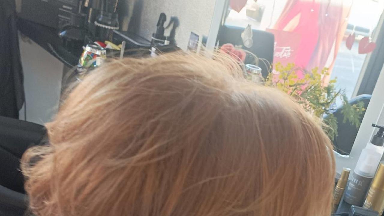 Una cliente di "Michy Hair Stylist" di via di Salviano