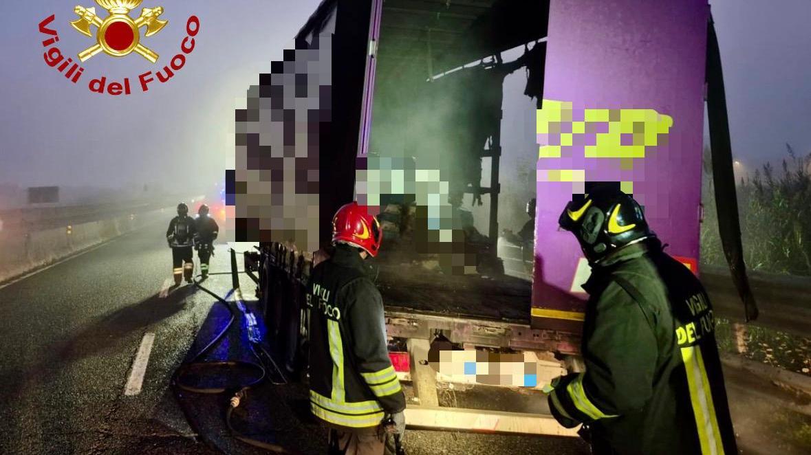 Il tir sulla Fi-Pi-Li