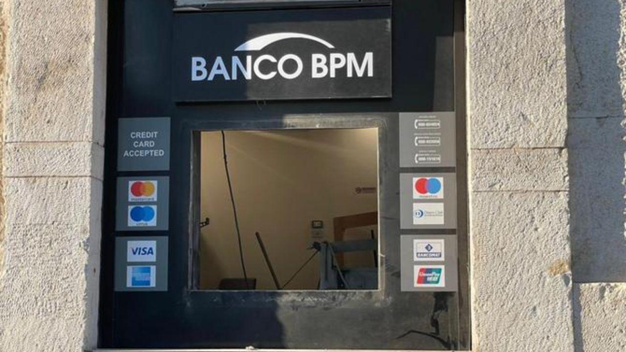 Il bancomat fatto saltare