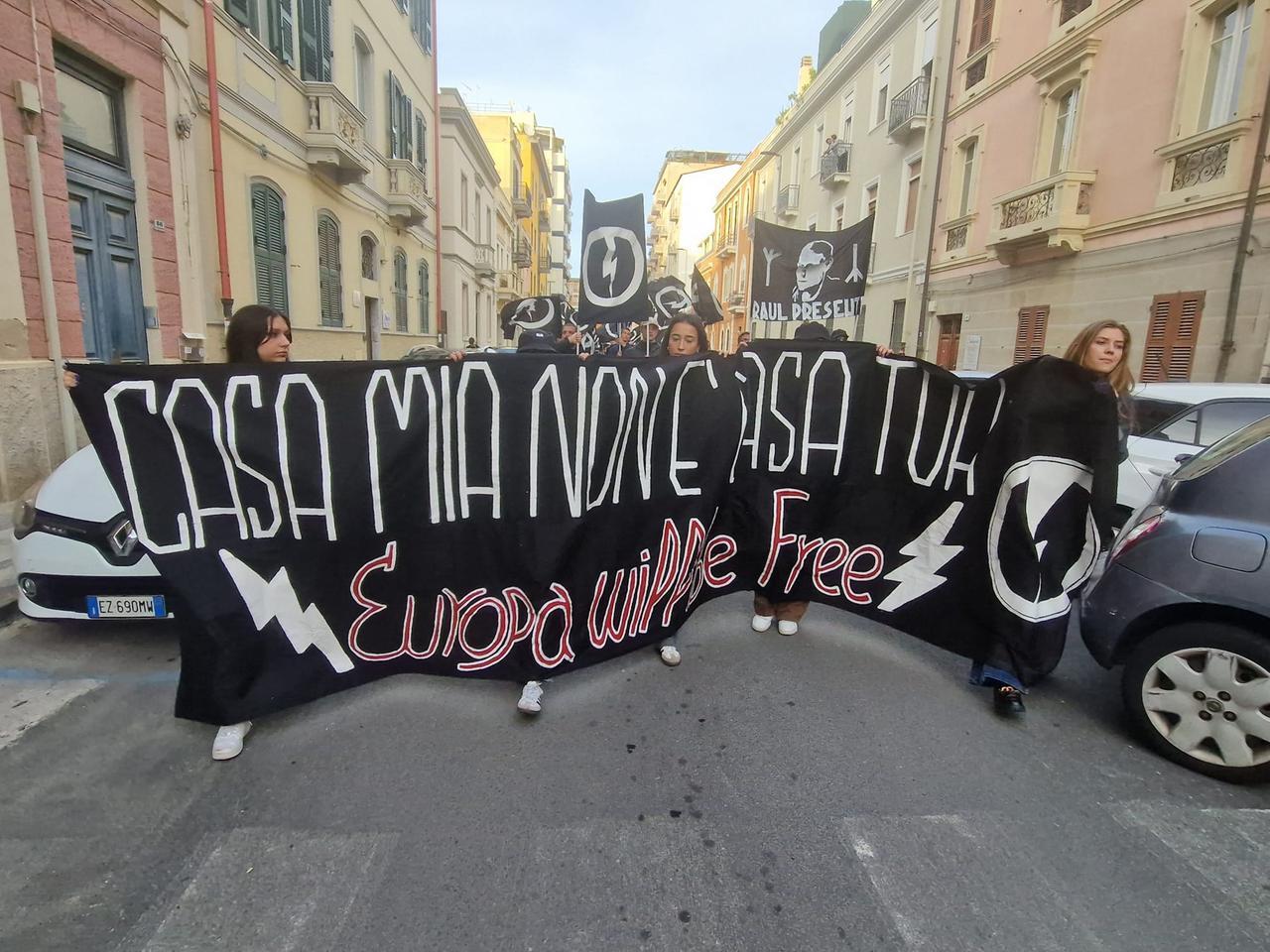 Il corteo di Casa Pound: «Il futuro dell'Italia siamo noi»