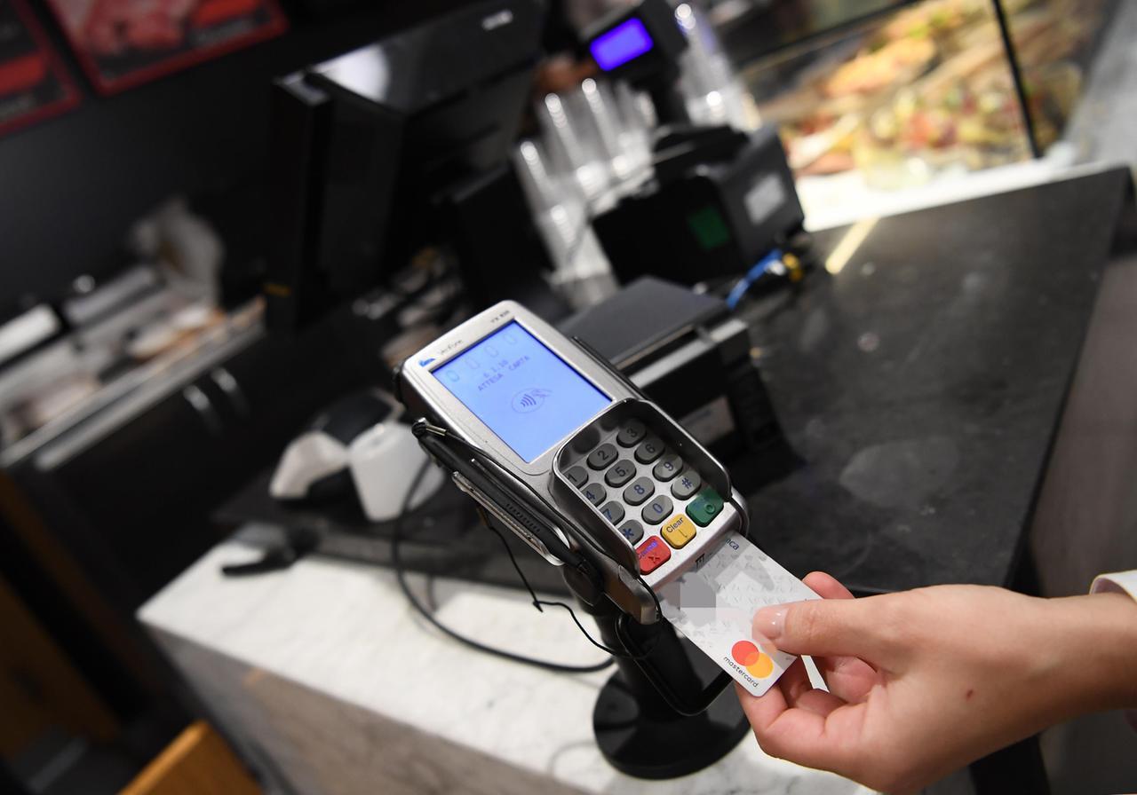 Arriva la nuova stretta anti evasione: dal 2026 cassa e pos saranno collegati. Tutti i dettagli