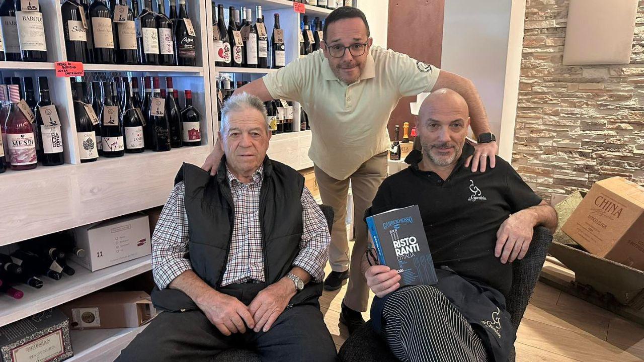 I ristoratori mostrano la guida