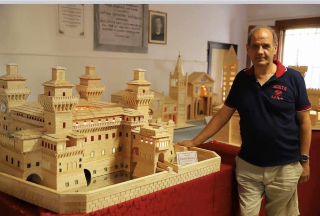 Ferrara, il Castello Estense ricreato con bastoncini da gelato