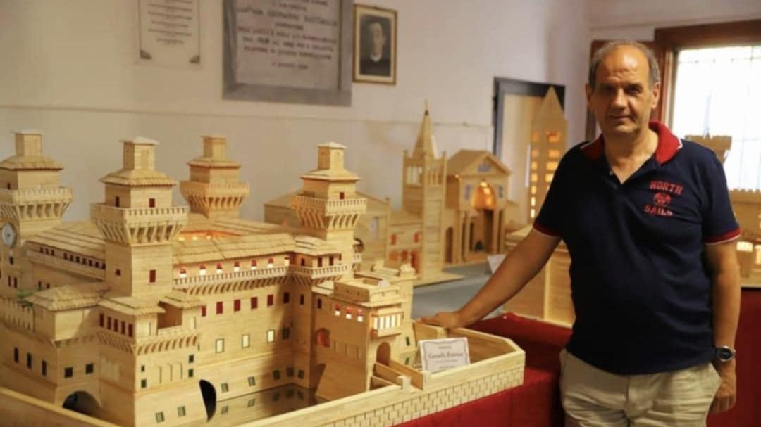 Ferrara, il Castello Estense ricreato con bastoncini da gelato