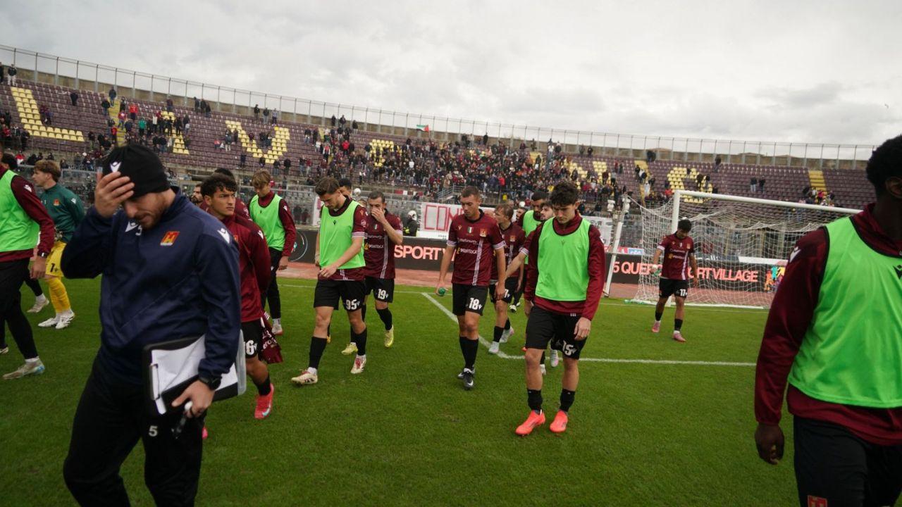 
	La contestazione dei tifosi (foto Stick)

