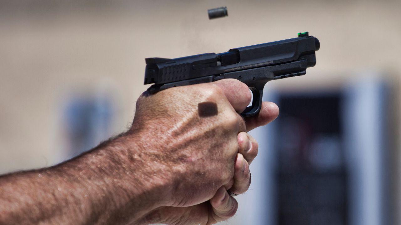 Il 18enne è stato colpito mentre era con altre persone (Foto di repertorio)