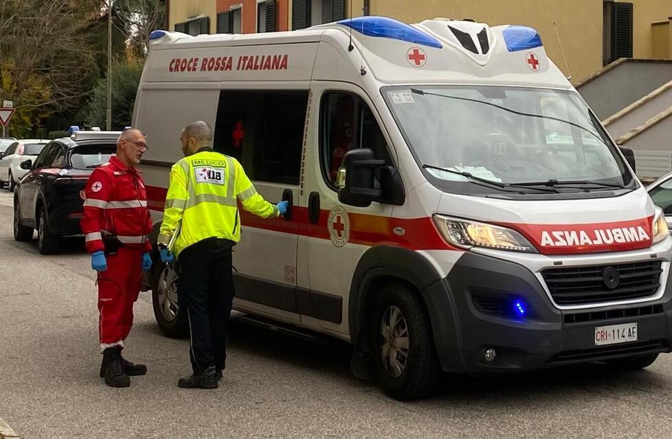 Aggredisce la mamma e il papà a Portomaggiore. Feriti in casa con un coltello
