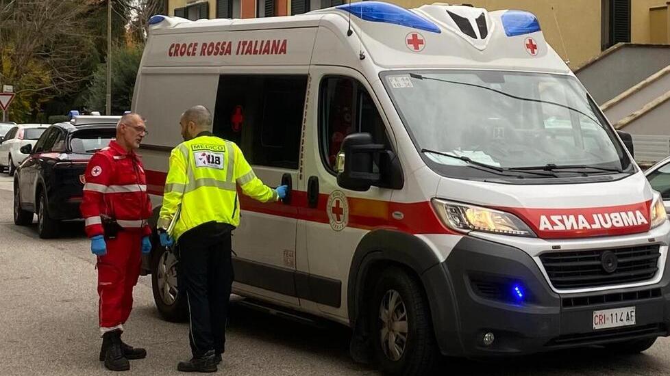 Aggredisce la mamma e il papà a Portomaggiore. Feriti in casa con un coltello