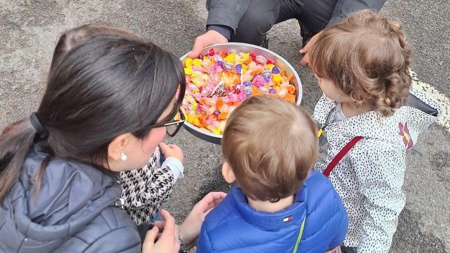 I bimbi della scuola dell'infanzia Sant'Onofrio e del nido Le Coccole impegnati in Su mortu mortu