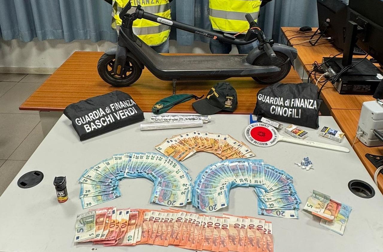 Pisa, spaccio alla stazione: arrestato un 30enne. Decisive le segnalazioni dei residenti