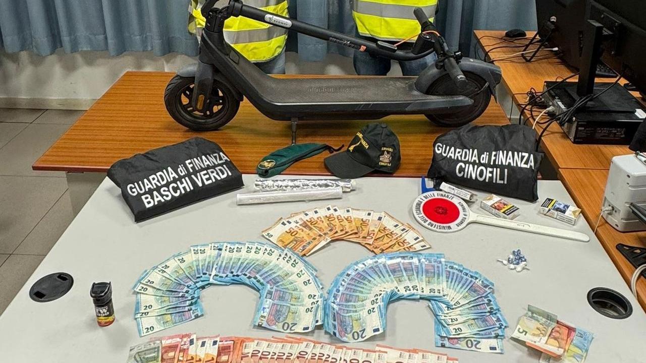 Pisa, spaccio alla stazione: arrestato un 30enne. Decisive le segnalazioni dei residenti