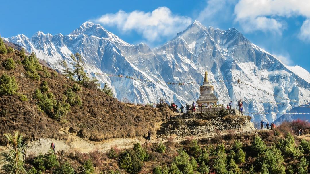 Nepal, dispersi alpinisti italiani: tentavano di scalare la montagna Panbari: «C’è una vittima»