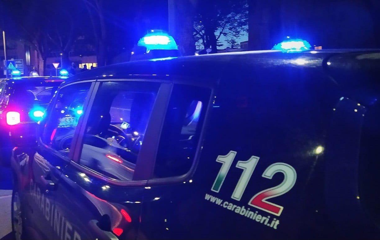 Vessava e picchiava i gentori, 28enne finisce in carcere