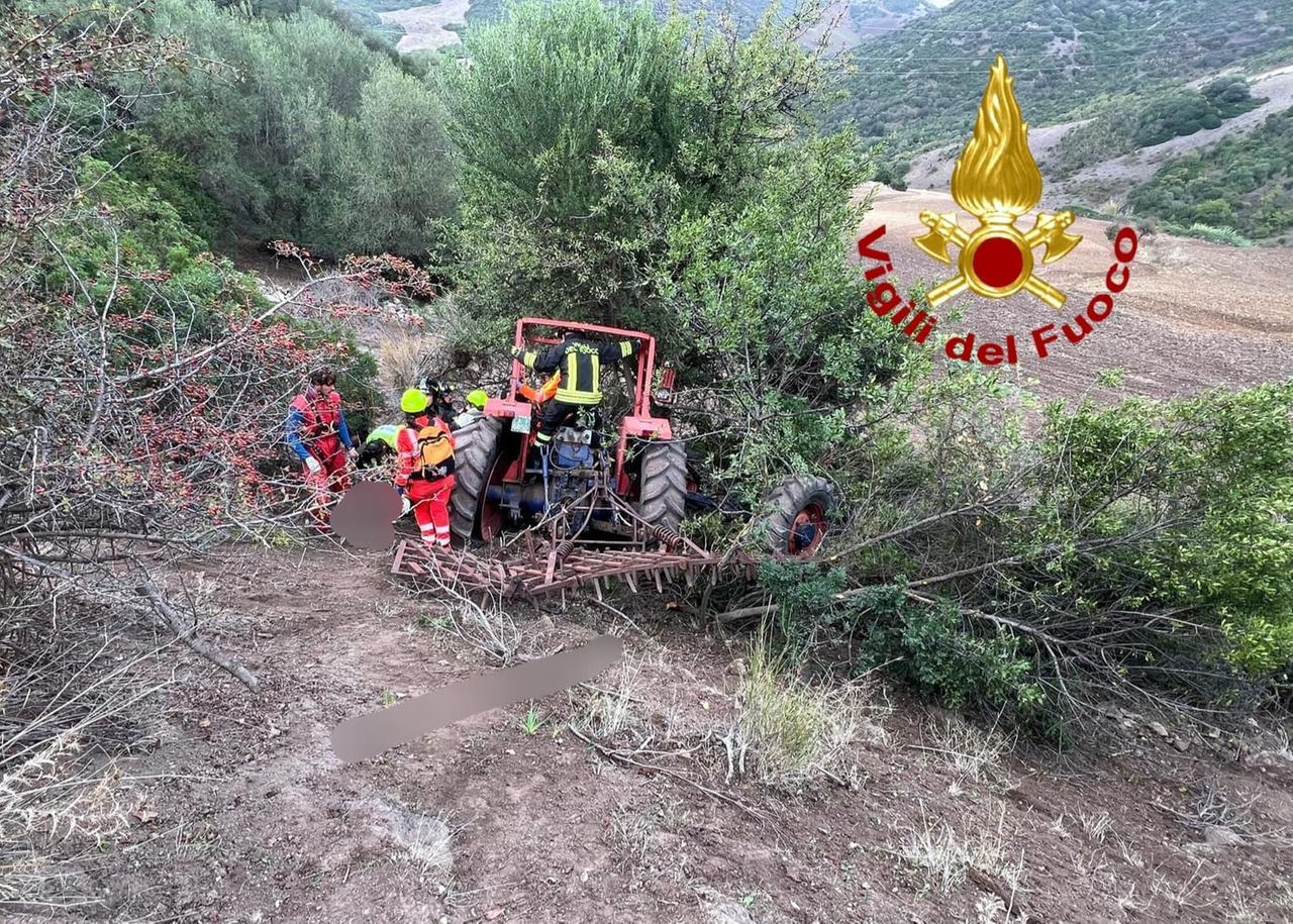 Tragedia nel Sassarese, si ribalta il trattore: allevatore muore schiacciato