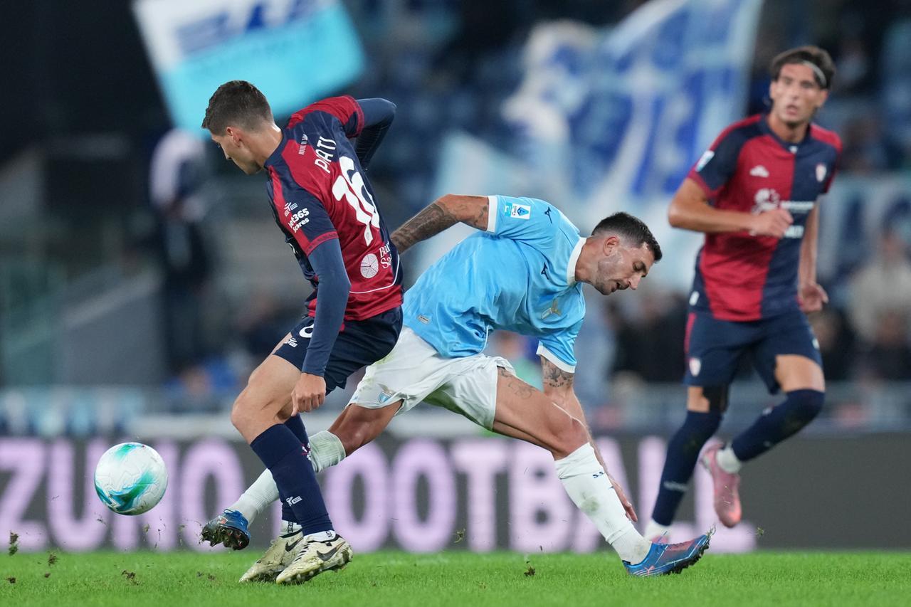 Cagliari battuto 2-0 all’Olimpico: troppi errori in fase difensiva e l’attacco resta all’asciutto