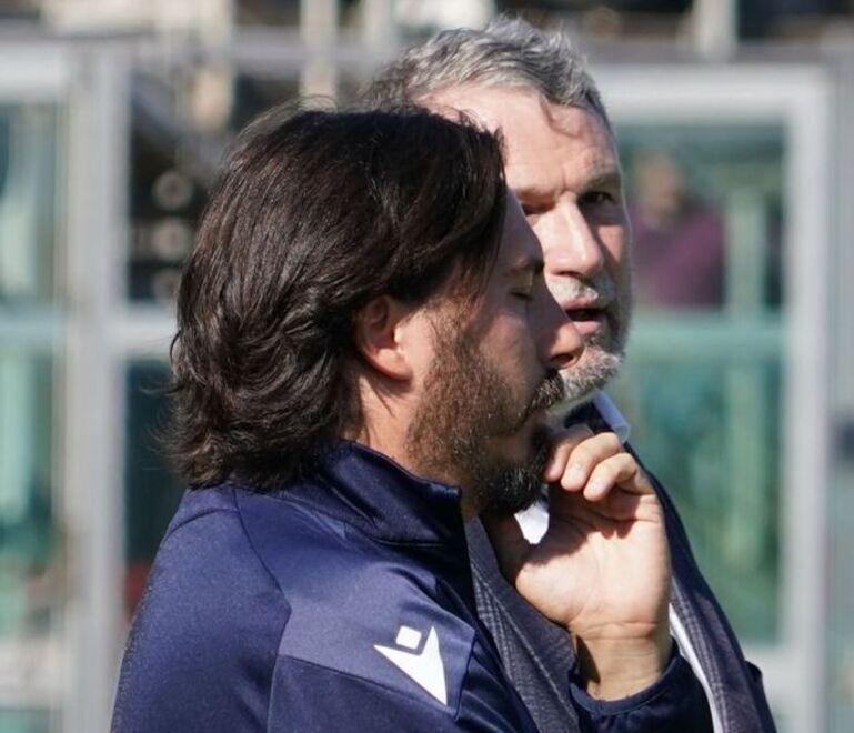 Ma quanto si vogliono bene... Esciua avanti con Formisano