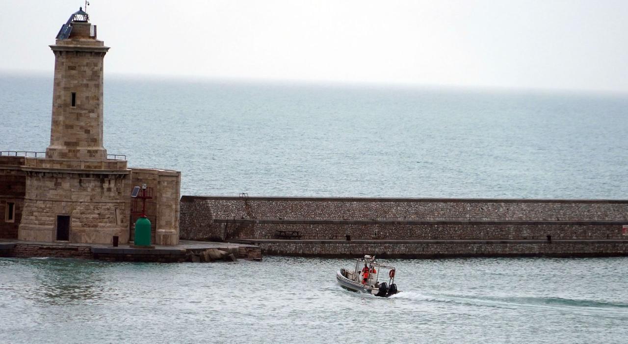 
	Le ricerche in porto (foto Stick)

