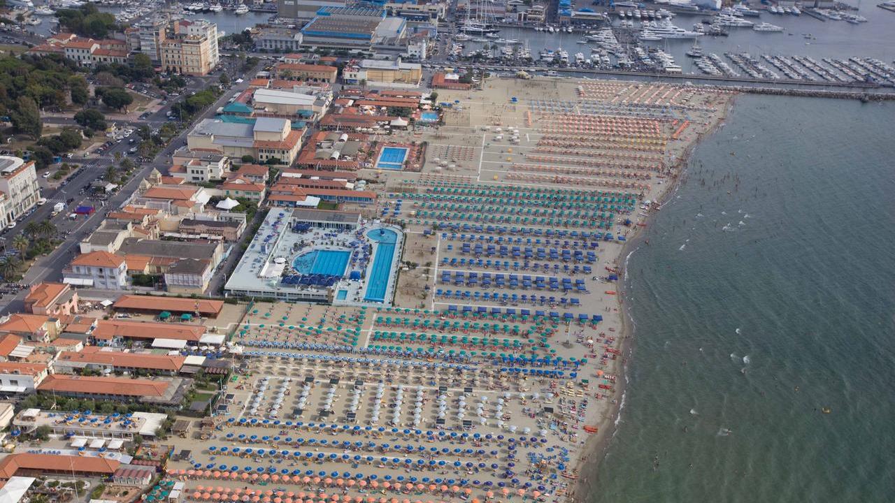 Una veduta di stabilimento balneari (foto d'archivio)