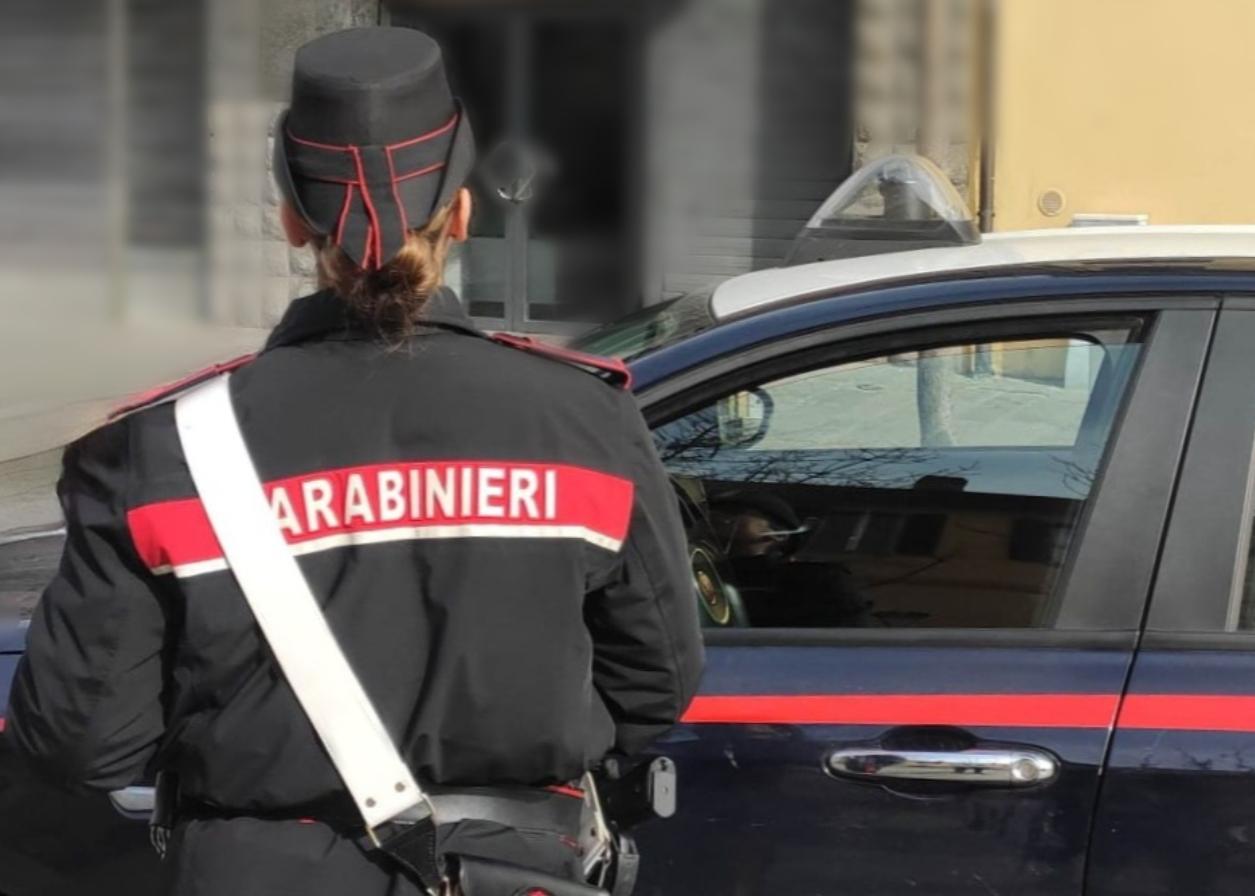 Minacce di morte, botte con la stampella e un incidente provocato in cui l’ex resta ferita: arrestato