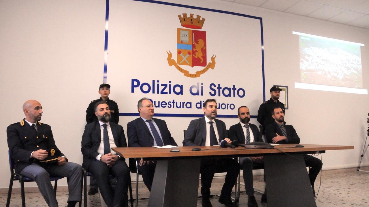 La conferenza stampa in questura a Nuoro