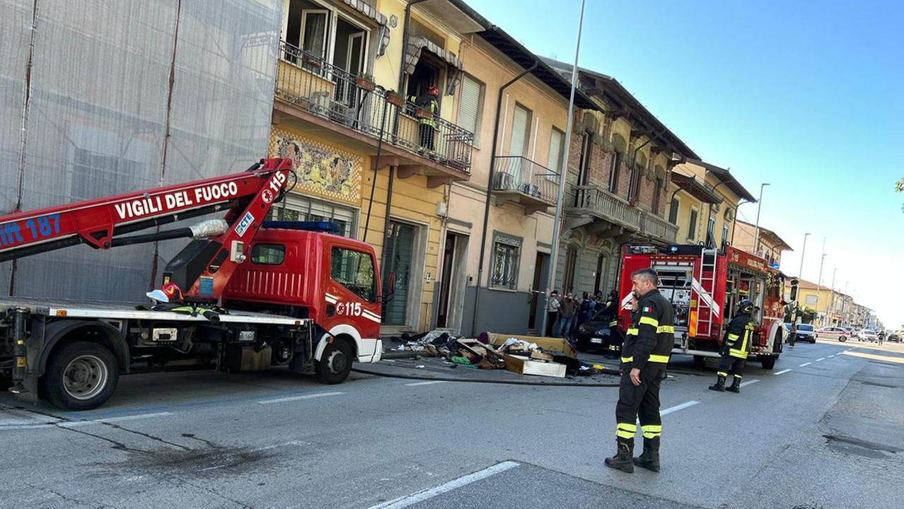 La casa incendiata (foto Paglianti)