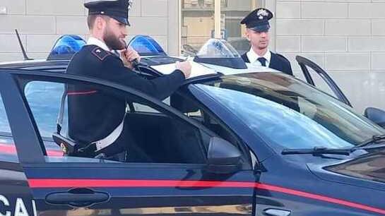 Cerreto Guidi, a 73 anni scippata della borsa e ferita: rapinatori in fuga