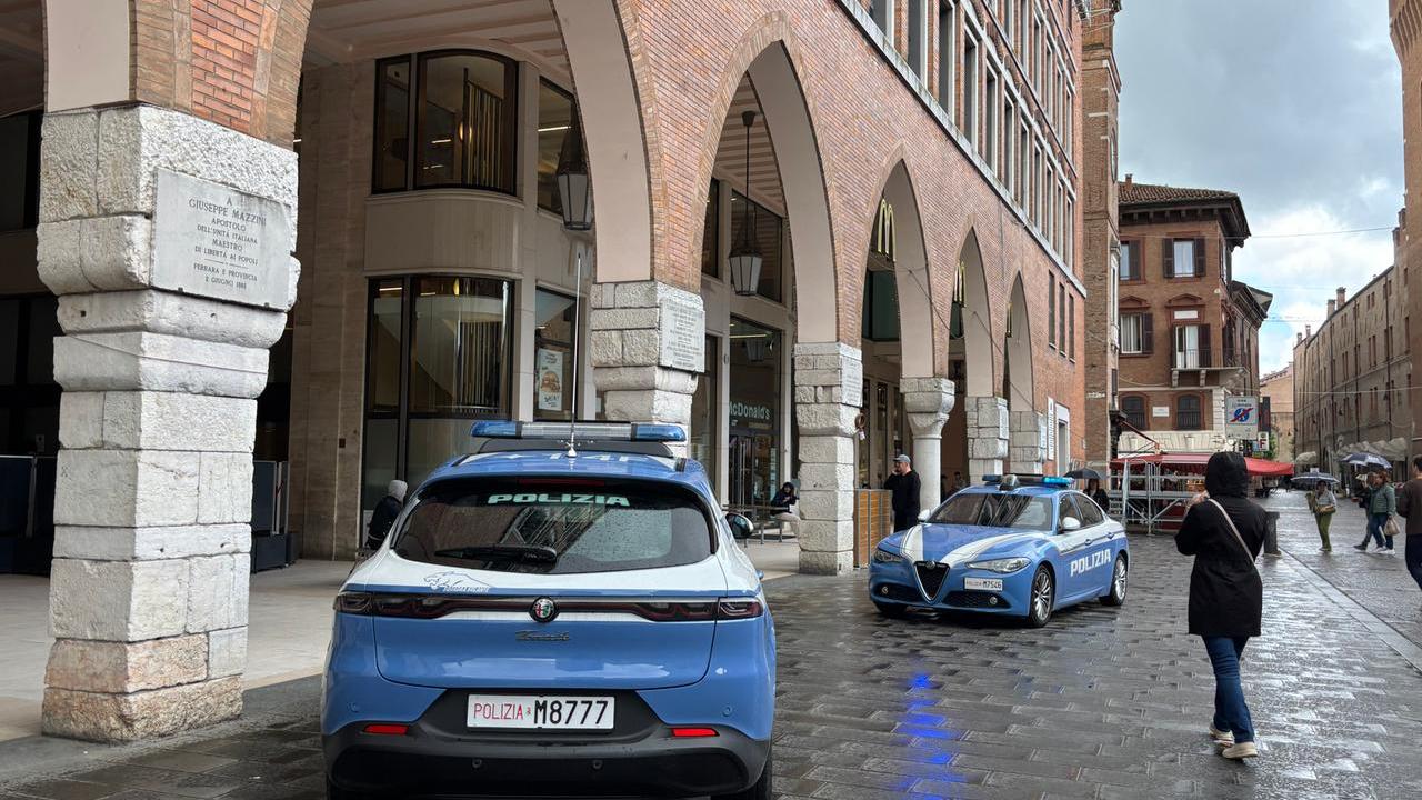Ferrara, la Polizia stradale scende in piazza: «Sicurezza e dignità del lavoro»