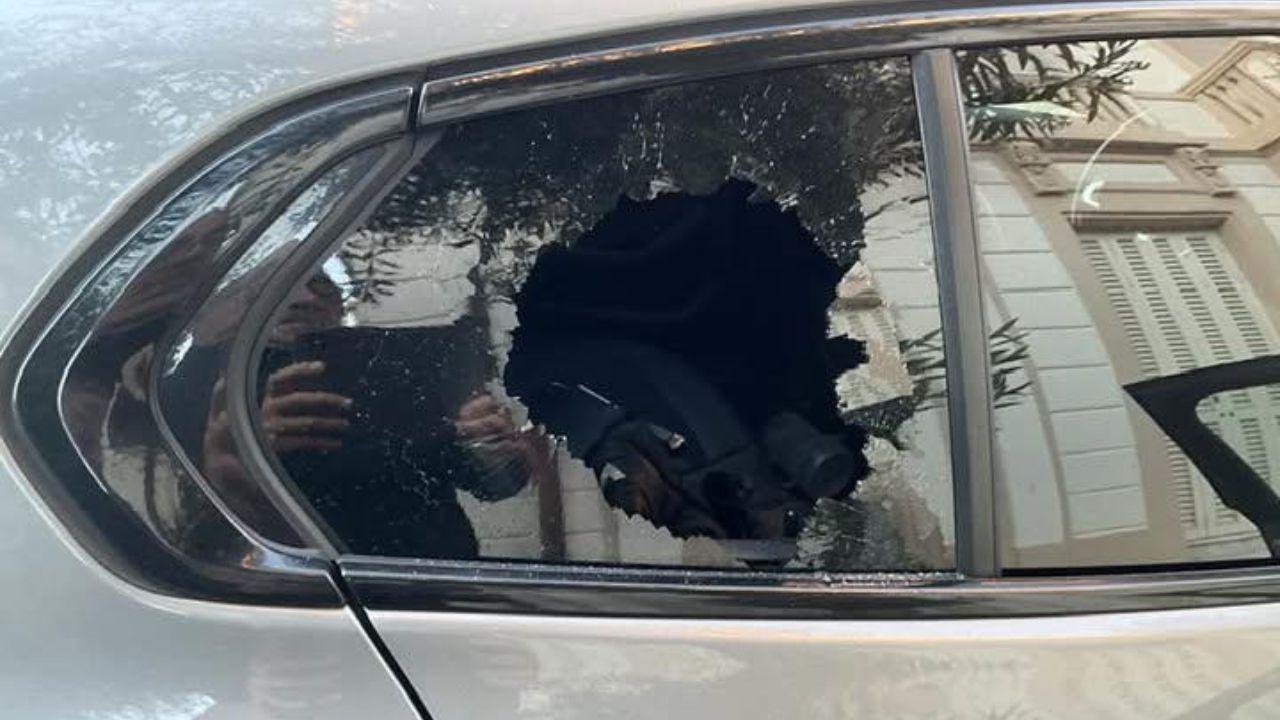 Sfondano di notte il vetro dell’auto del dirigente del Cgc Viareggio