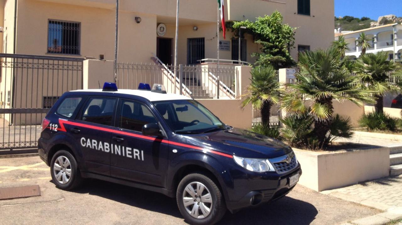 In fuga dall’hotel con un televisore e bottiglie di vino: arrestato