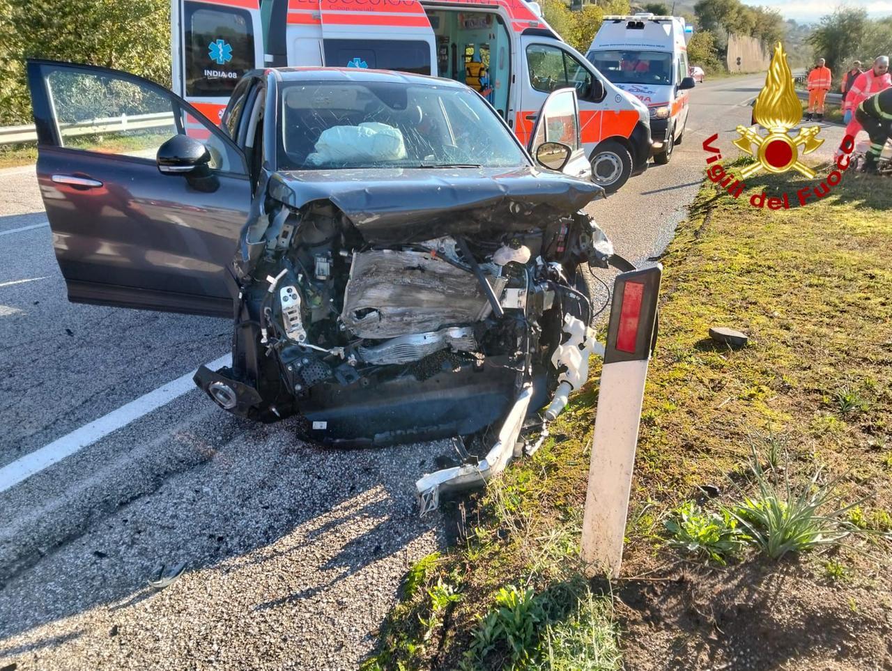 Auto si scontrano frontalmente sulla provinciale 33: due feriti, interviene l’elisoccorso