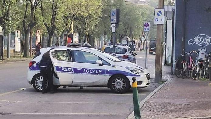 Sull'episodio indaga la polizia locale