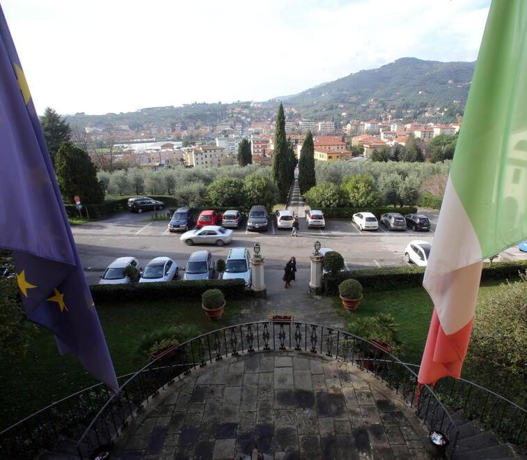 
	L'ingresso e il piazzale dell'istituto agrario di Pescia (foto Nucci)

