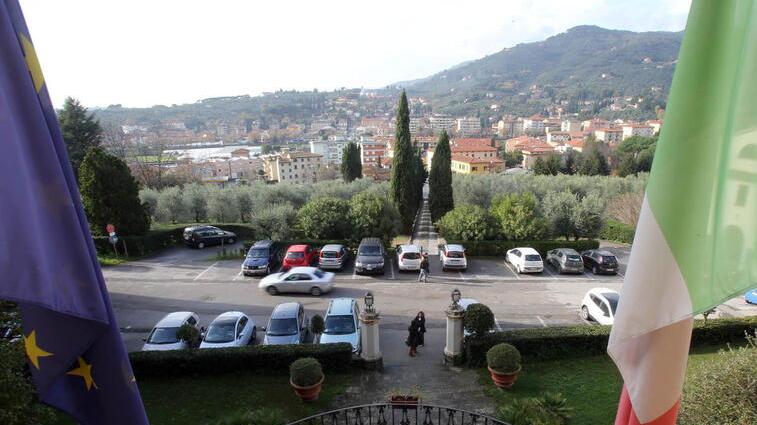 L'ingresso e il piazzale dell'istituto agrario di Pescia (foto Nucci)