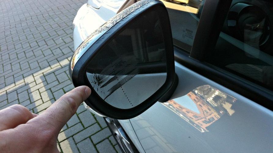 Truffa dello specchietto: 32enne finisce a processo e deve risarcire la vittima