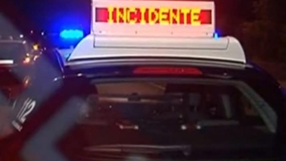 Ferita nello scontro tra due auto, donna in ospedale