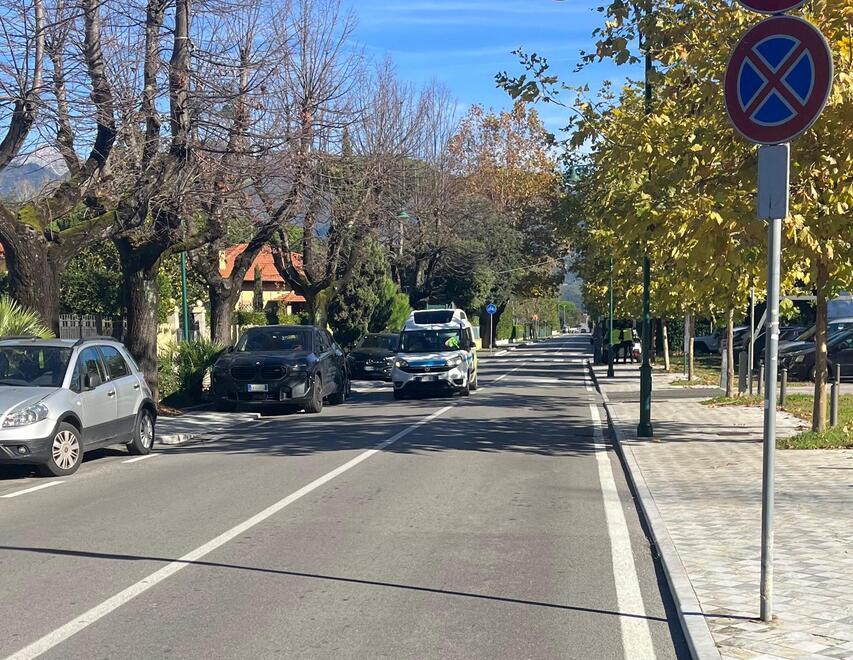 Forte dei Marmi, investita mentre attraversa: donna di 57 anni in ospedale