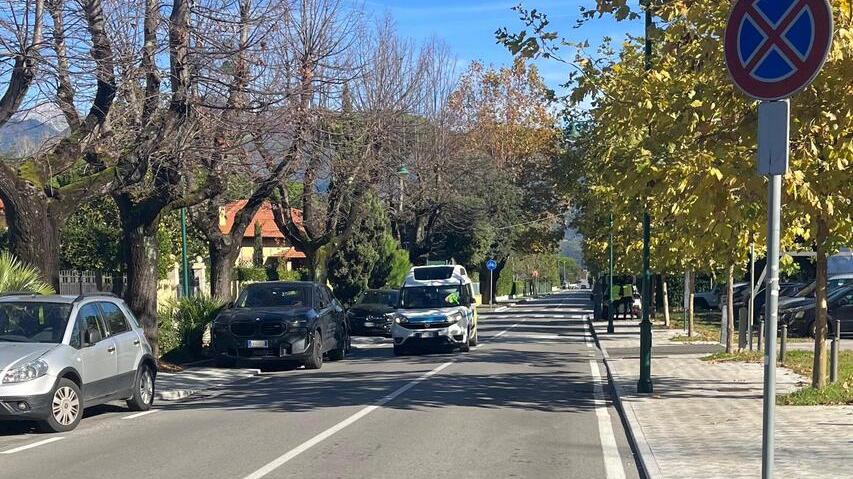 Forte dei Marmi, investita mentre attraversa: donna di 57 anni in ospedale